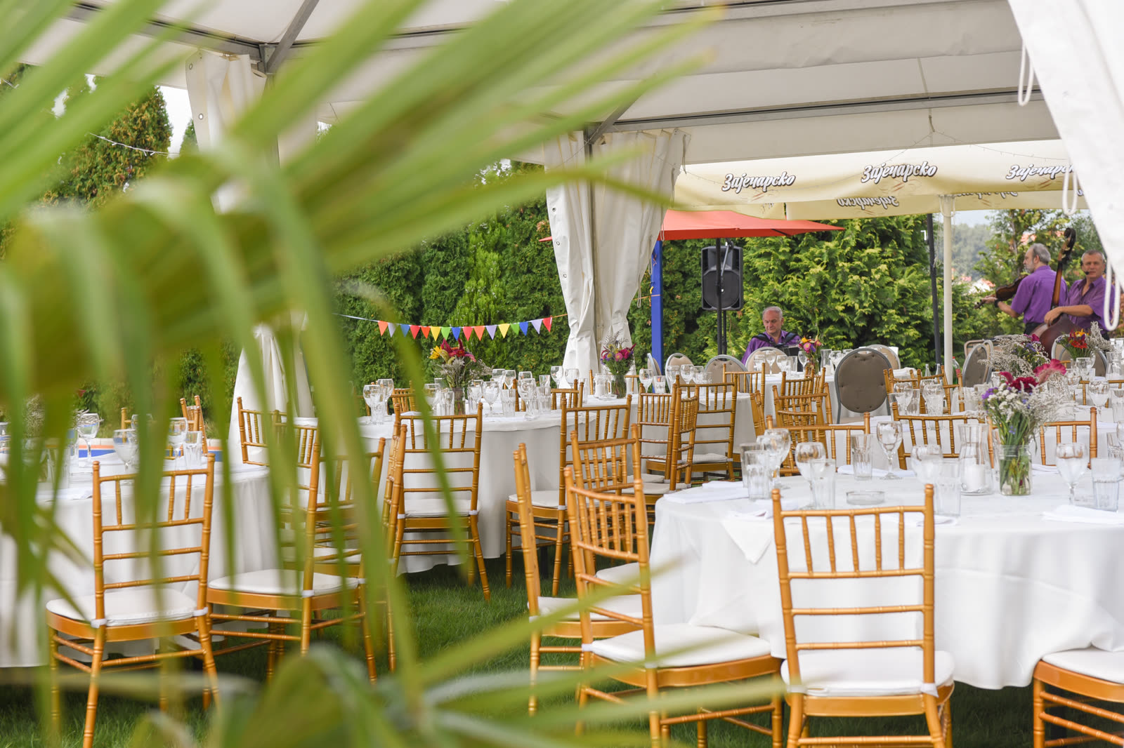 Destinacijska venčanja: Floral Arch in Toskana — curated destination wedding portfolio by KB Weddings & Events.
